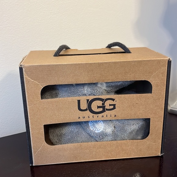 Ugg Infant Booties, Size 4/5, grey, with box - Picture 6 of 6